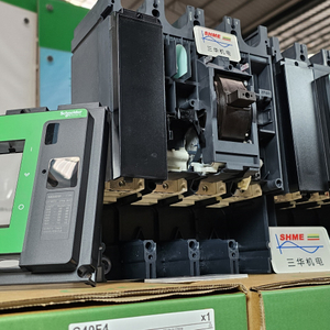 Schneider / EasyPact CVS MCCB / CVS100F TM25D 3P / CVS400E TM250D 3P