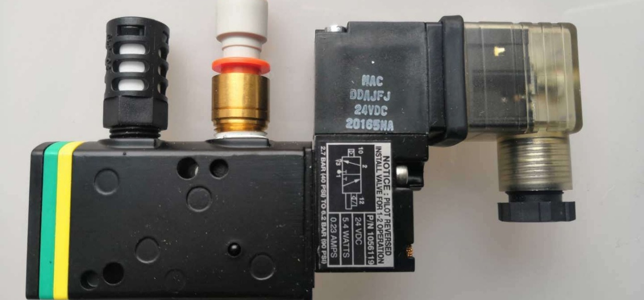 10411876480_464718884