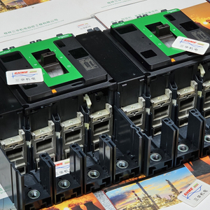 Schneider / Корпус Prisma Plus / P1F04200 / P1F08400