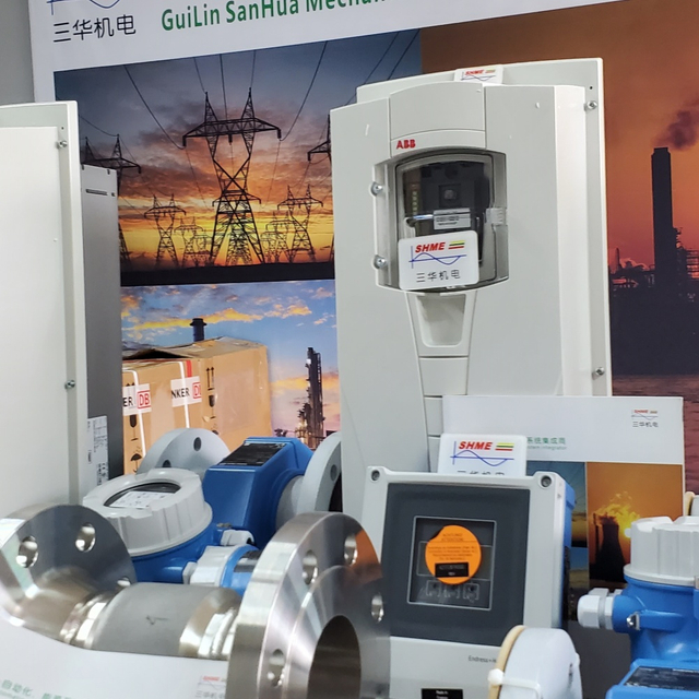 Эндpecc+Xay3ep /E+H 4-канальный передатчик Liquiline CM444