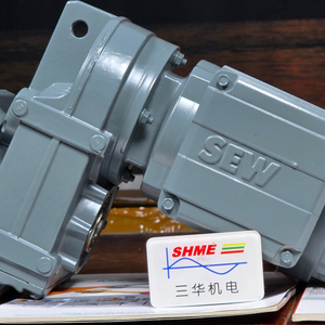 SEW/Рядный винтовой мотор-редуктор/R47/R57