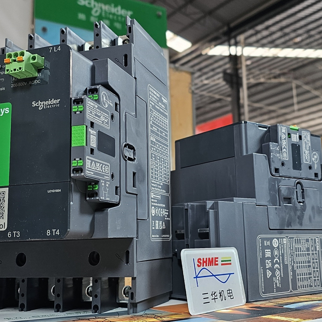 Инвертор Schneider/Altivar 71x Standard Drive/ATV71HU15N4/ATV71HU22N4