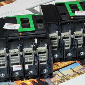 Schneider / Acti 9 Изолятор / A9F54220 / A9F54232