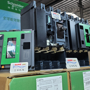 Инвертор Schneider / Сервопривод Altivar Machine / LXM32M07C4E2 / LXM32M15C4E2